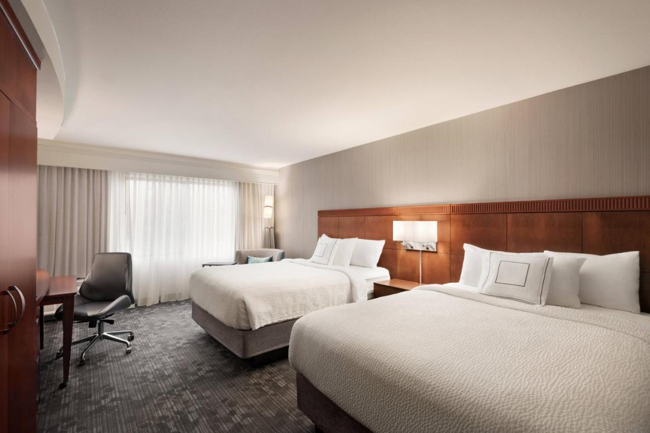 Courtyard By Marriott Potomac Mills Woodbridge Hotel Exterior photo