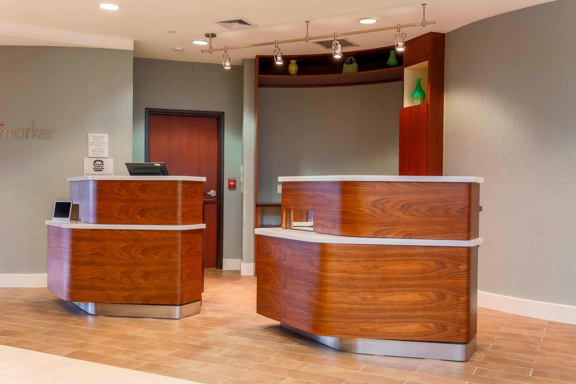 Courtyard By Marriott Potomac Mills Woodbridge Hotel Exterior photo