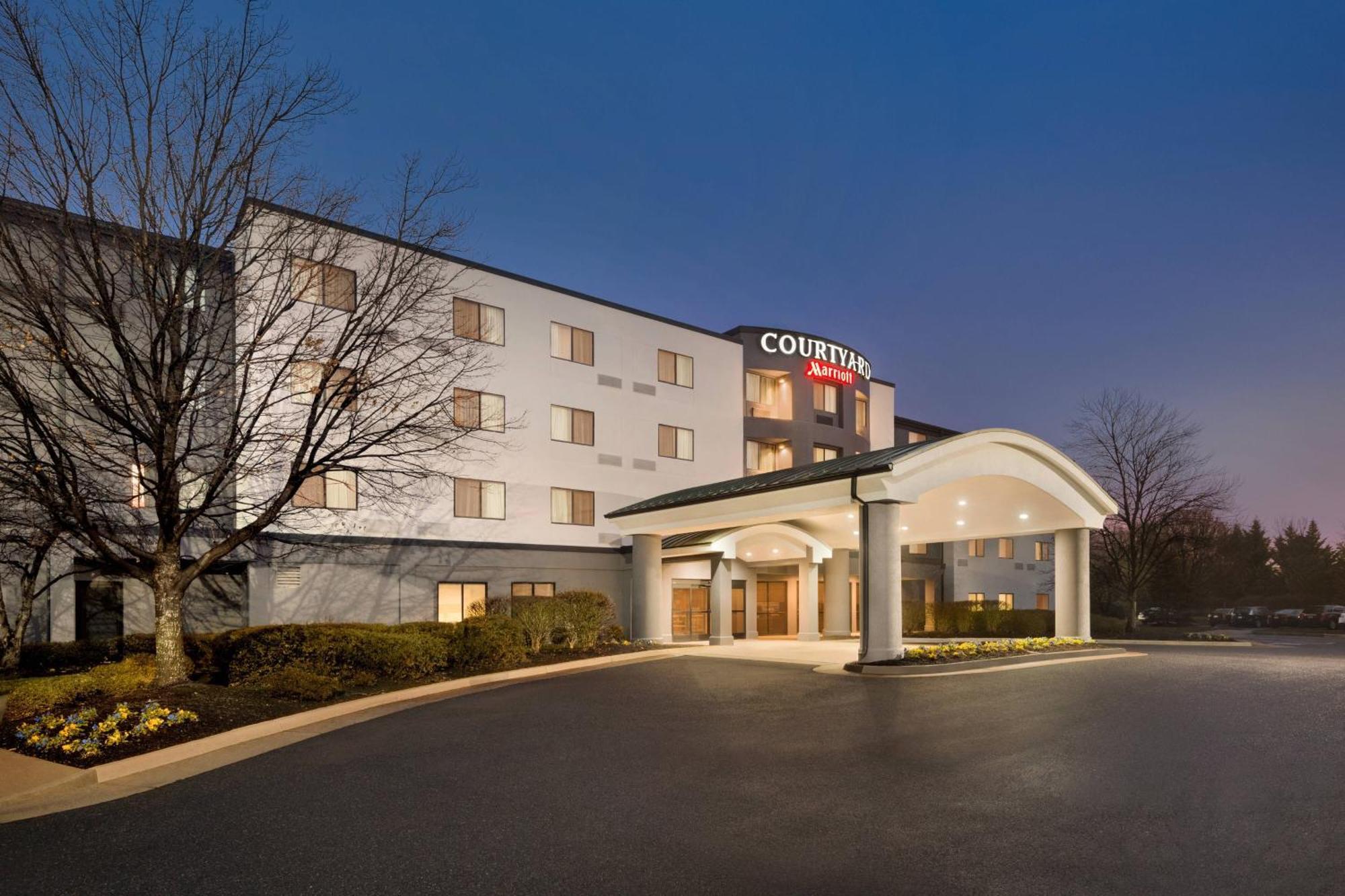 Courtyard By Marriott Potomac Mills Woodbridge Hotel Exterior photo