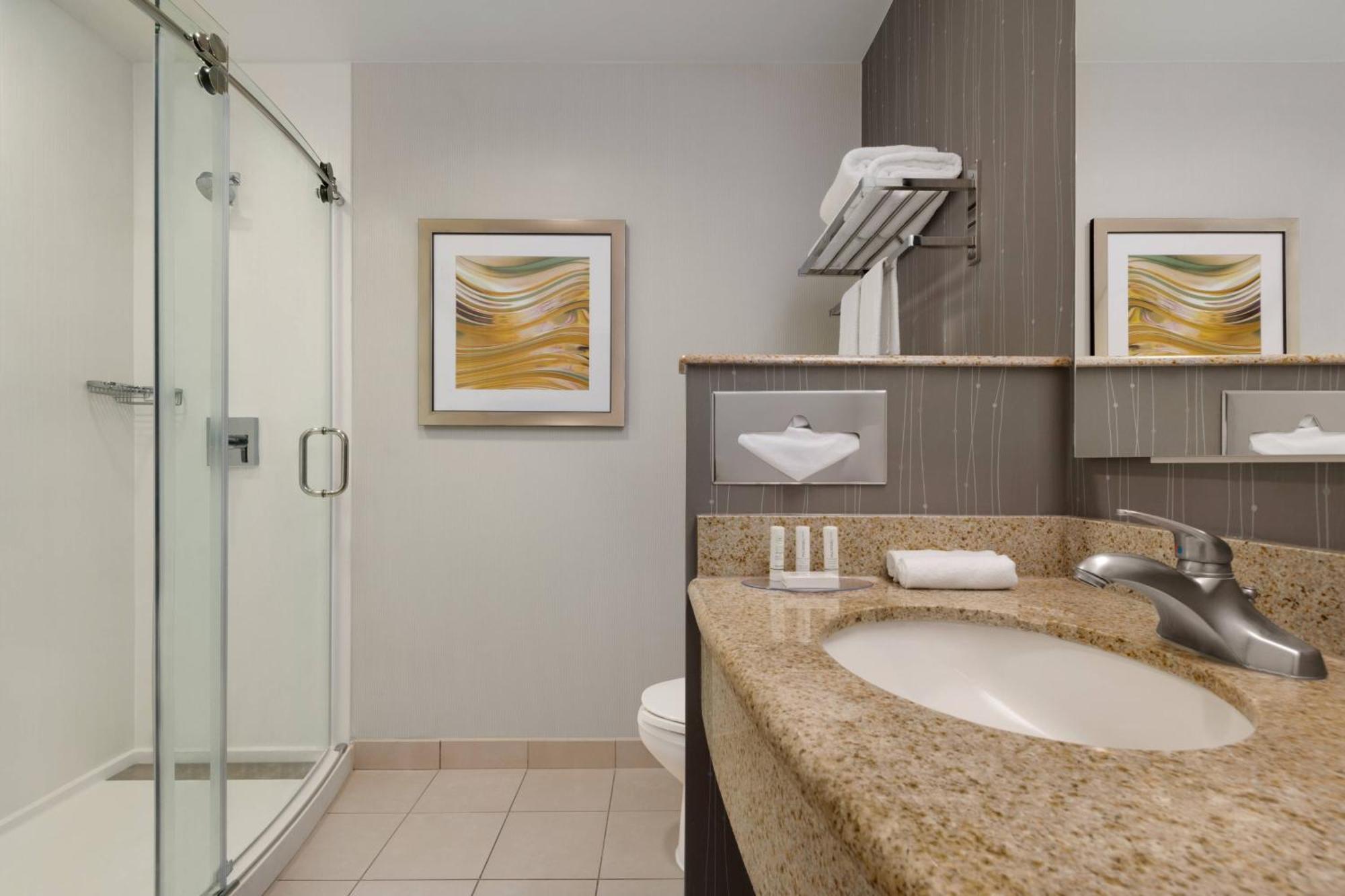 Courtyard By Marriott Potomac Mills Woodbridge Hotel Exterior photo