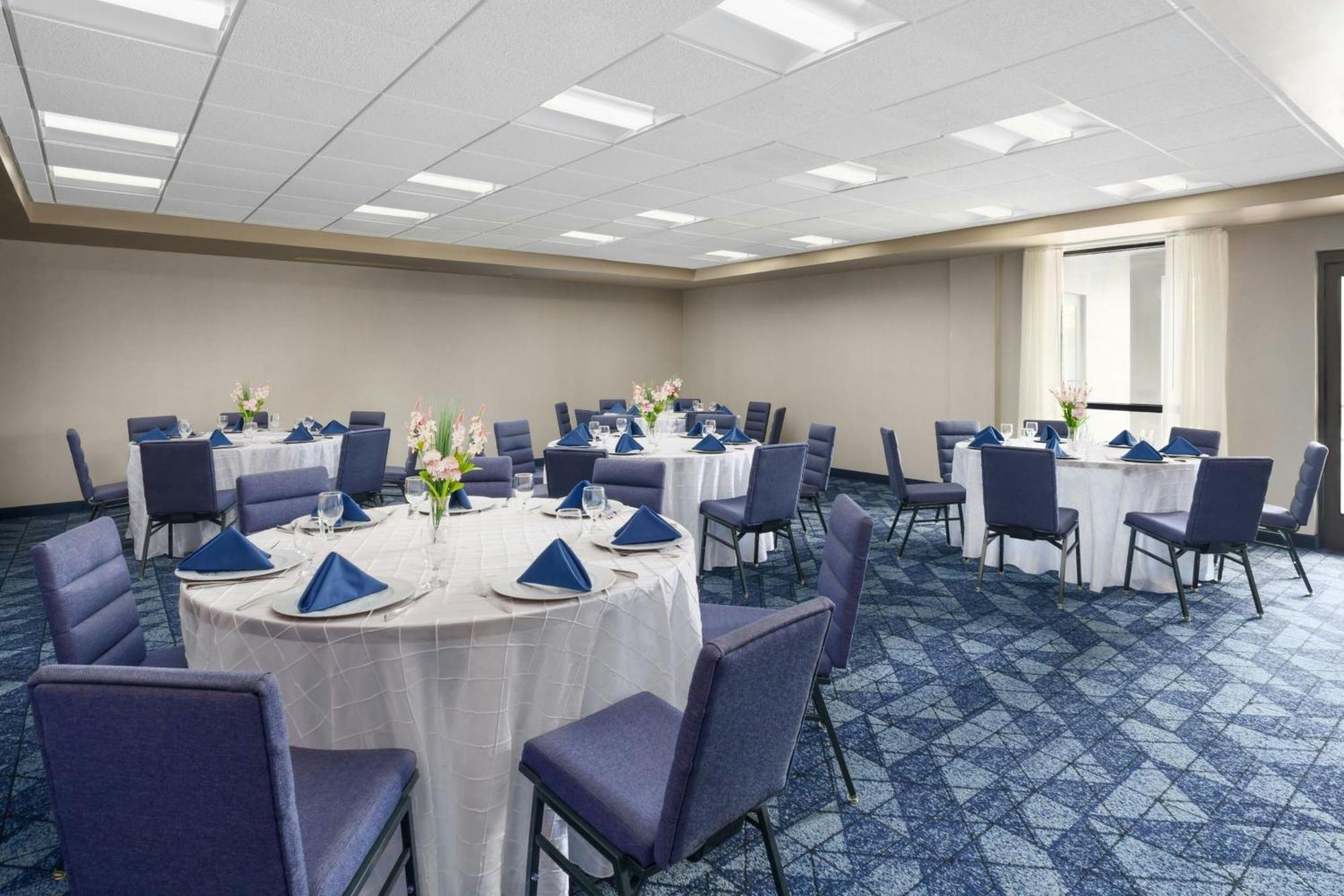 Courtyard By Marriott Potomac Mills Woodbridge Hotel Exterior photo