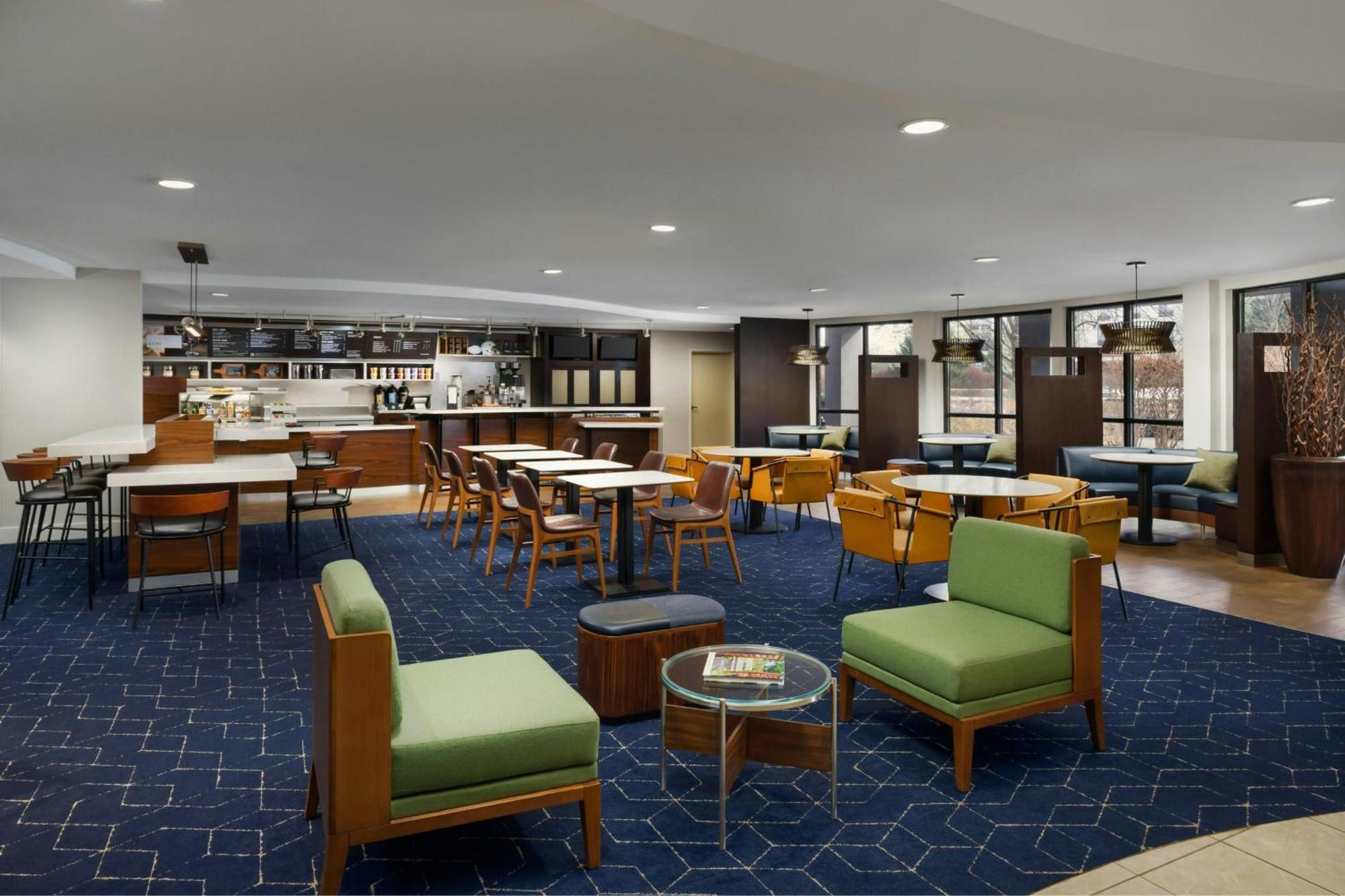 Courtyard By Marriott Potomac Mills Woodbridge Hotel Exterior photo