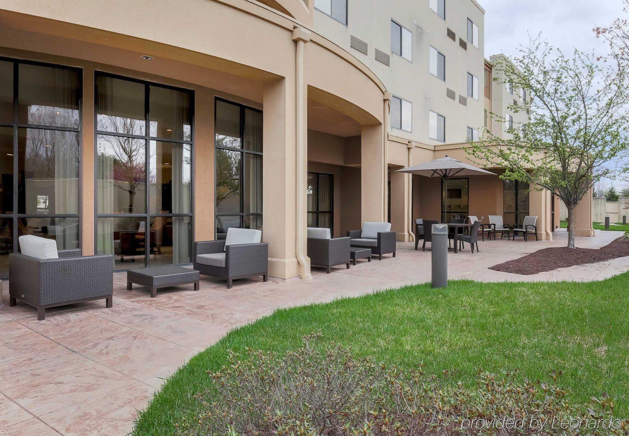 Courtyard By Marriott Potomac Mills Woodbridge Hotel Exterior photo
